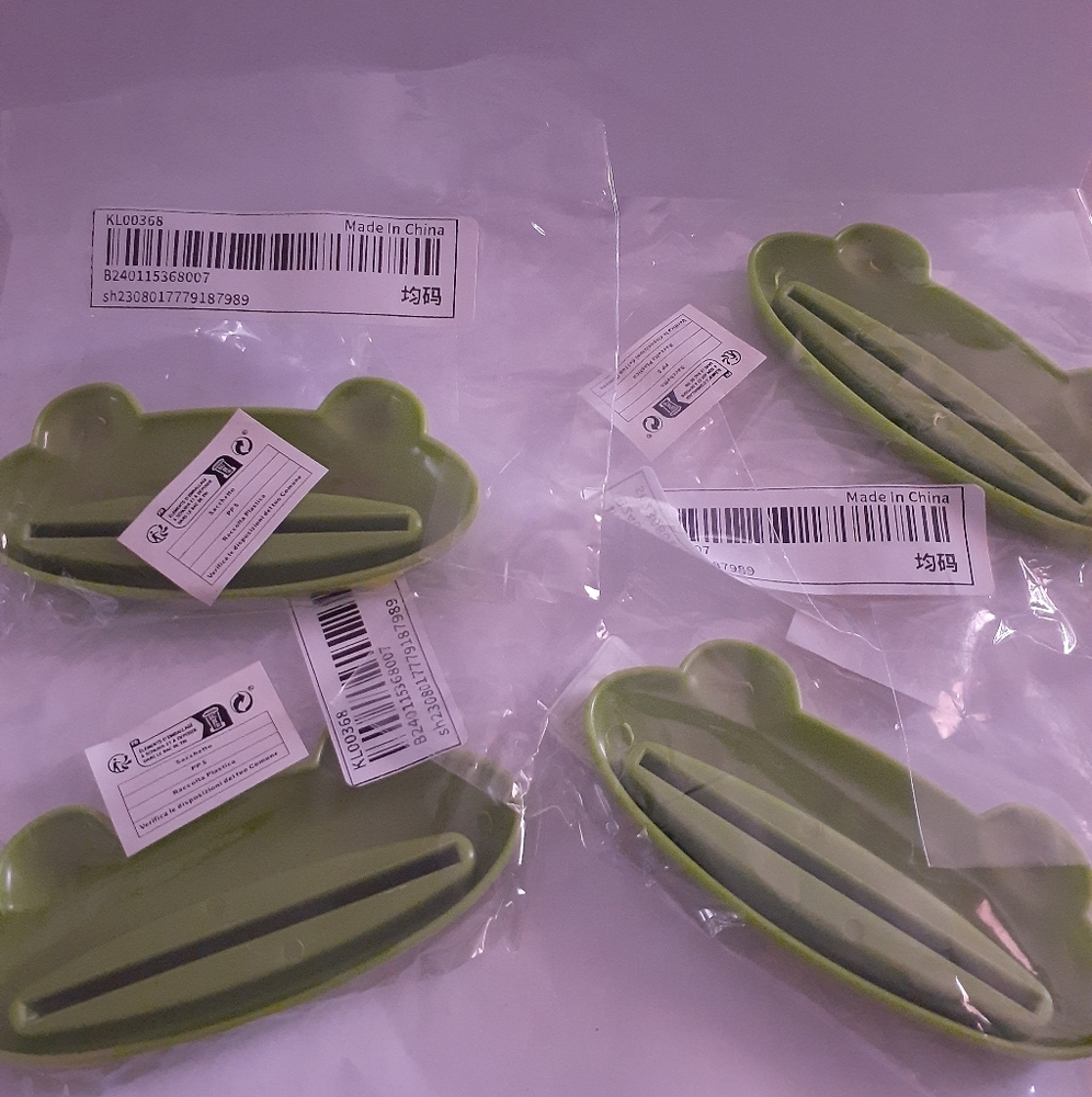 ✂️3/$15 *NIP* Frog Toothpaste Squeezers - Picture 2 of 2